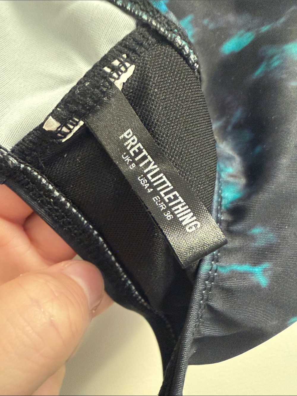 PrettyLittleThing Patterned Bikini Tops - Picture 8 of 11